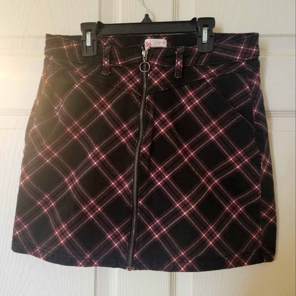 Juniors Plaid Black and Pink Skirt Size 13